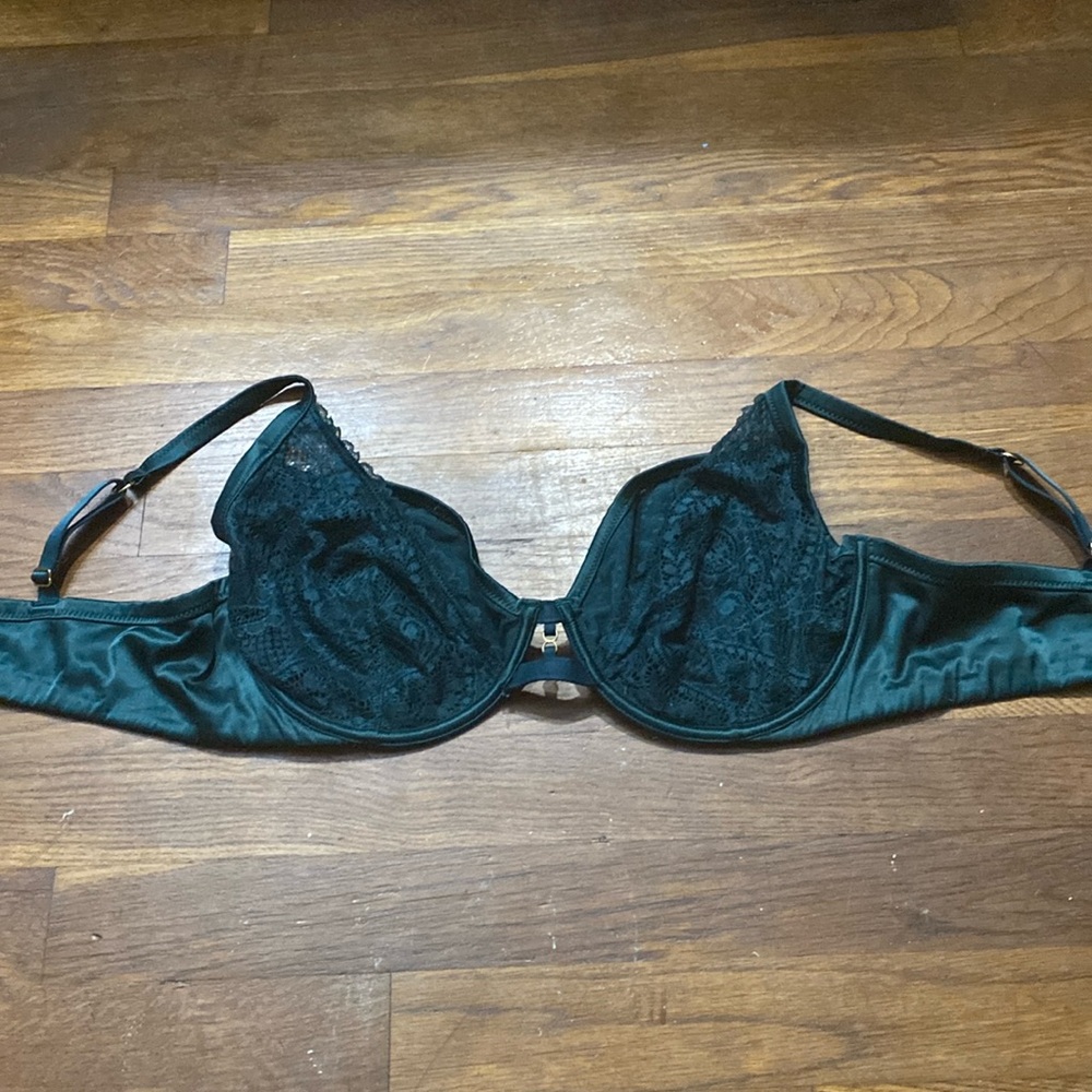 Super cute teal aerie bra! Love the lace and the color! 💚🩵
